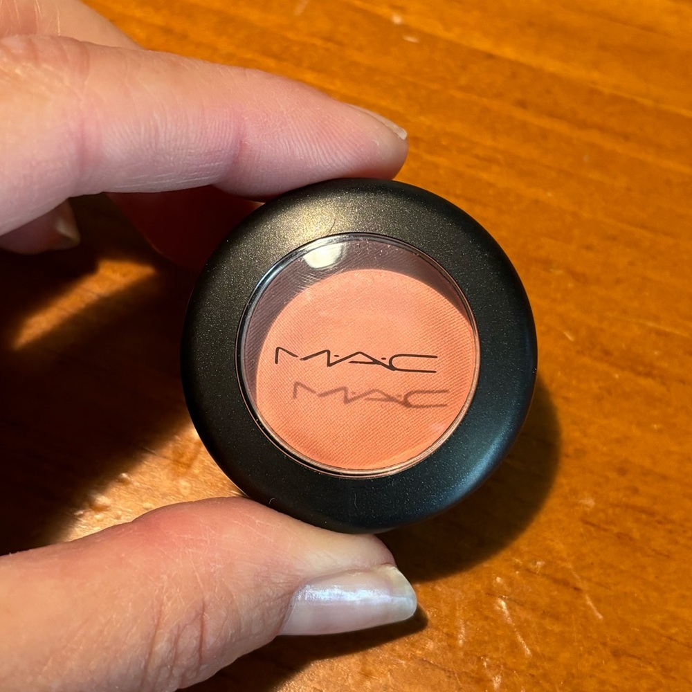 MAC Satin Eye Shadow Shell Peach - Picture 7 of 16
